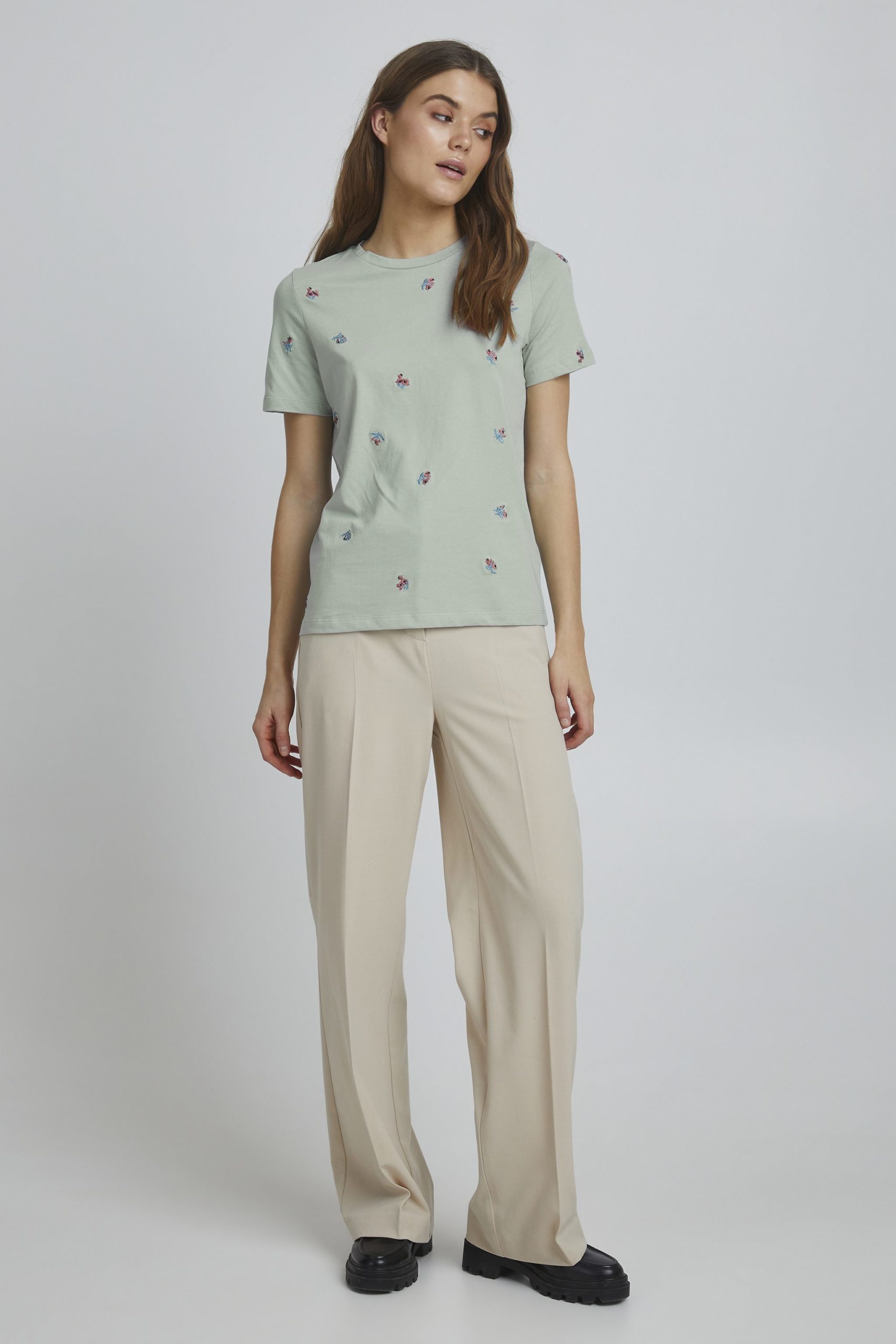 T-shirt brodé fleur