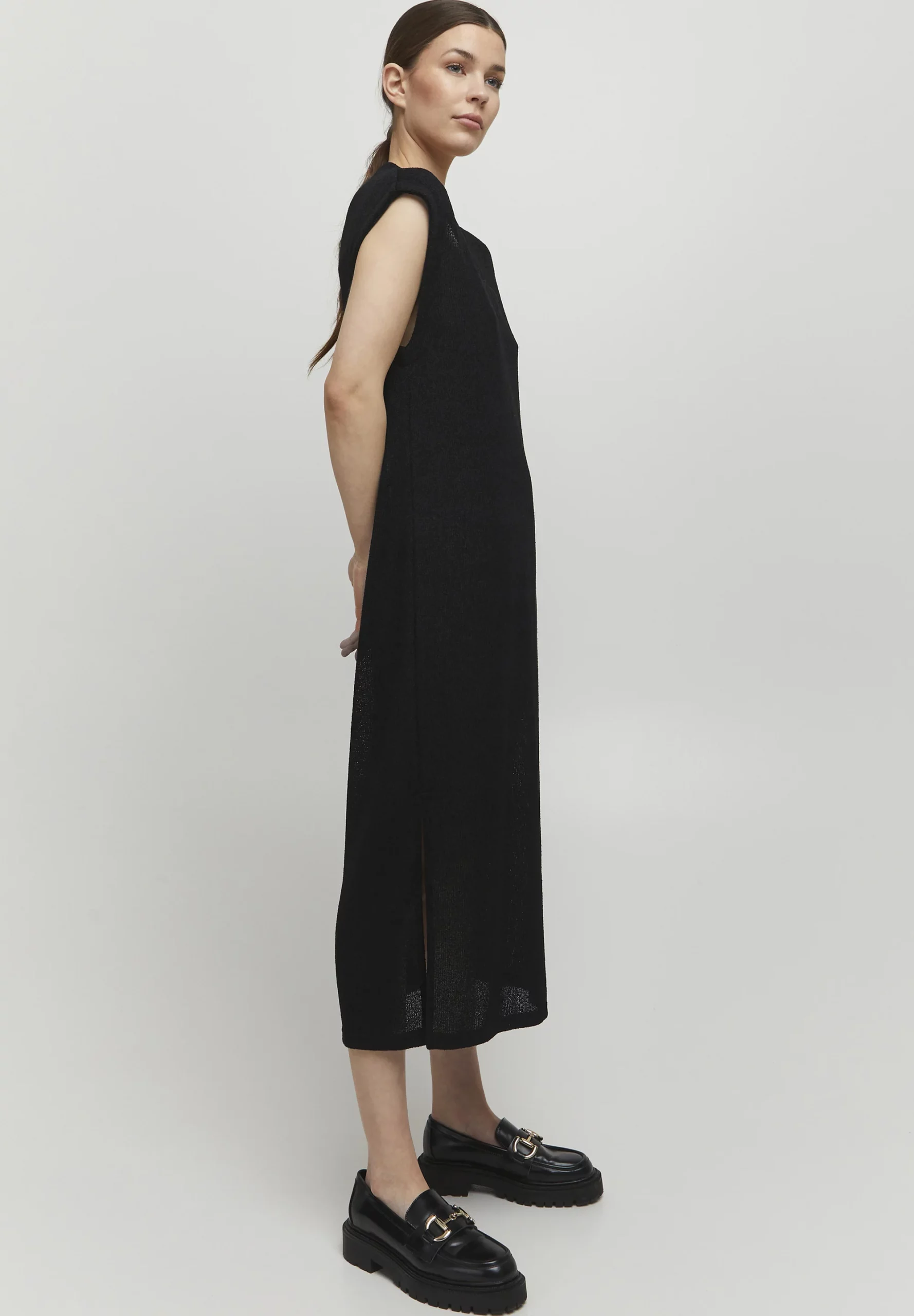 Robe pull noire sans manches – Image 2